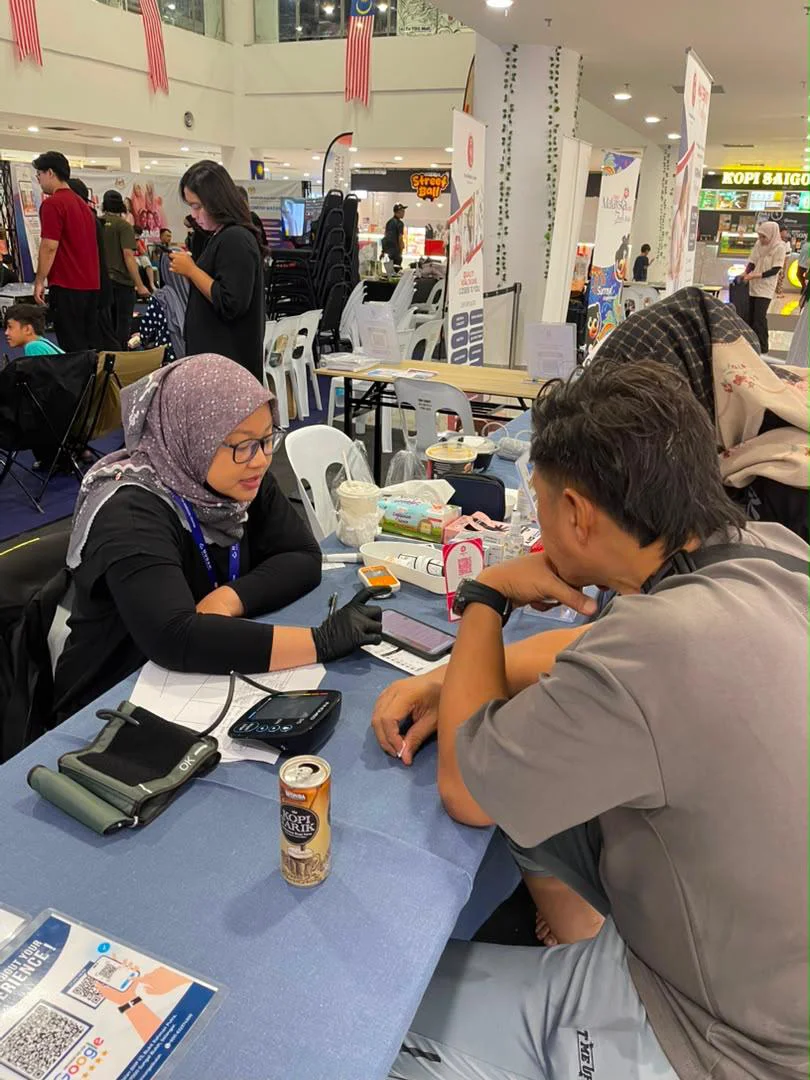 Putra Medical Centre basic health screening activity at TBG Mall, photo 3