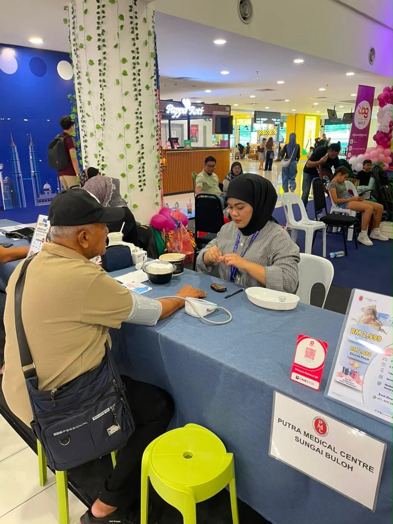 Putra Medical Centre basic health screening activity at TBG Mall, photo 4